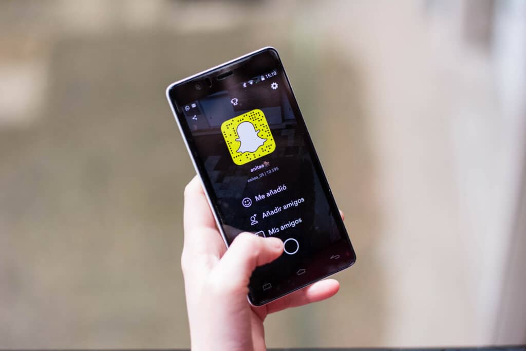 Smartphone mit Snapchat-App