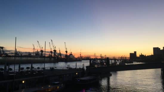 Foto von Social Media Conference 2018: Der Hafen bei Sonnenuntergang belohnt nach zwei Tagen Konferenz