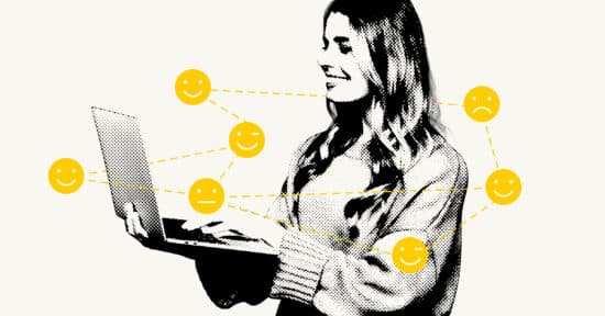 Eine Frau kommuniziert mit der Community